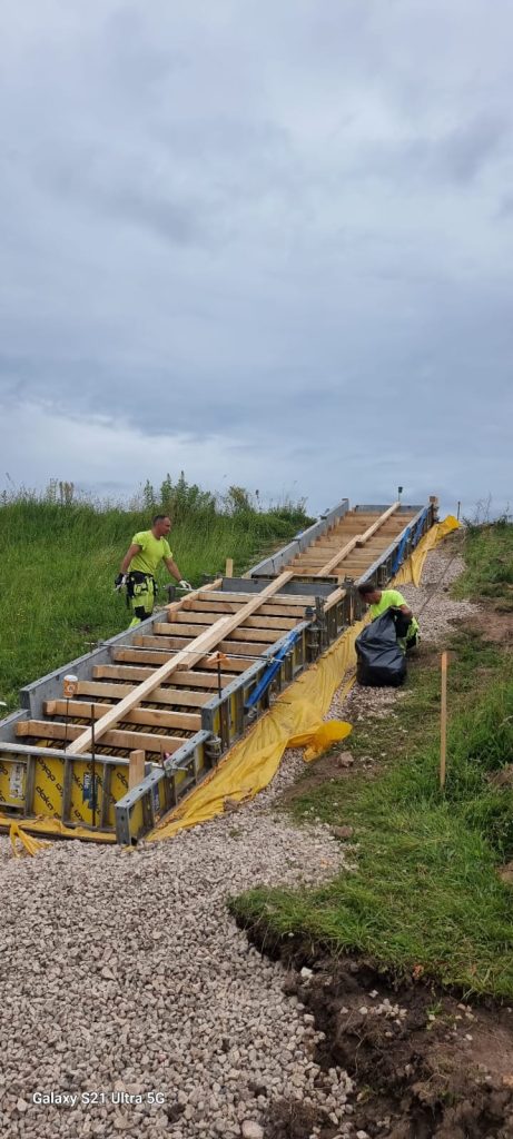 Betonēšanas veidņi objektā ārpus pilsētas